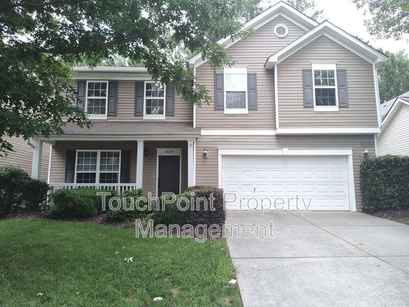 Gorgeous 3 beds, 2.5 bath home located in the Falcon Ridge Community! property image