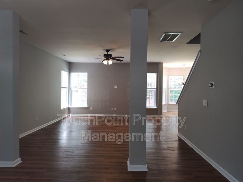 Gorgeous 3 beds, 2.5 bath home located in the Falcon Ridge Community! property image