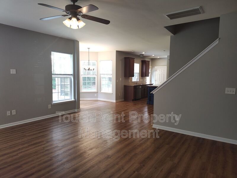 Gorgeous 3 beds, 2.5 bath home located in the Falcon Ridge Community! property image