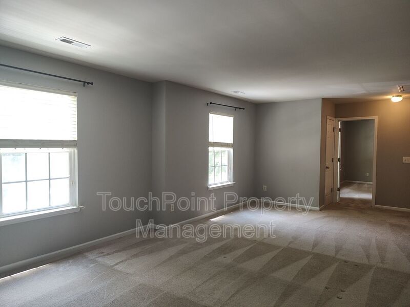 Gorgeous 3 beds, 2.5 bath home located in the Falcon Ridge Community! property image