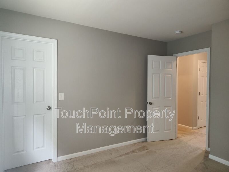Gorgeous 3 beds, 2.5 bath home located in the Falcon Ridge Community! property image