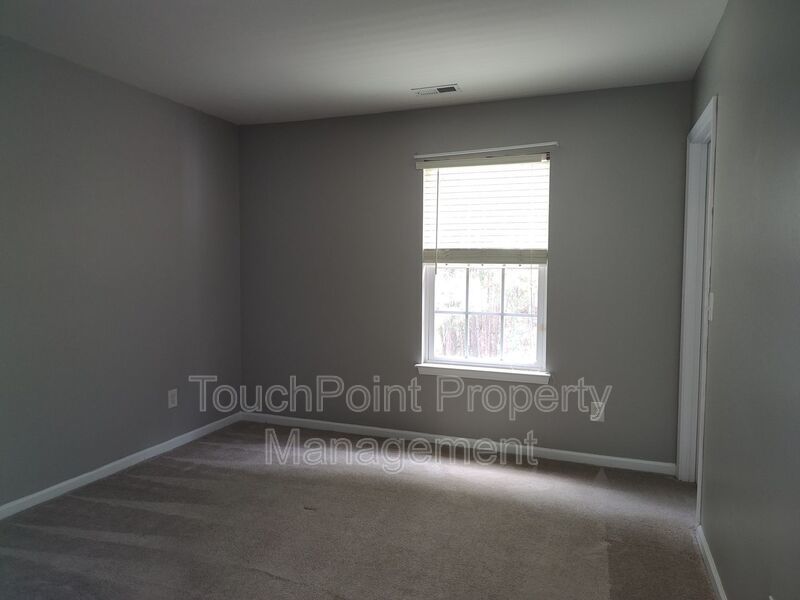 Gorgeous 3 beds, 2.5 bath home located in the Falcon Ridge Community! property image