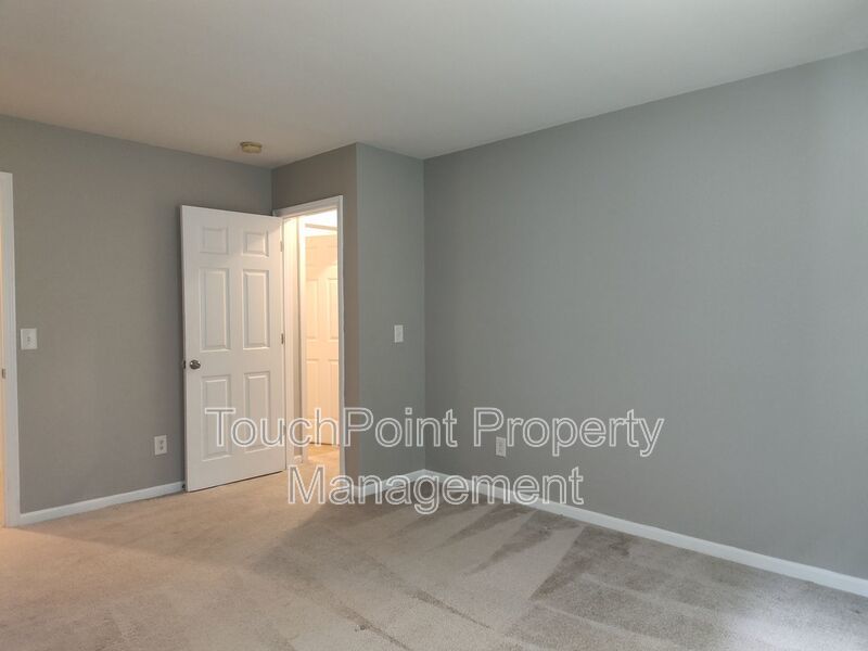 Gorgeous 3 beds, 2.5 bath home located in the Falcon Ridge Community! property image