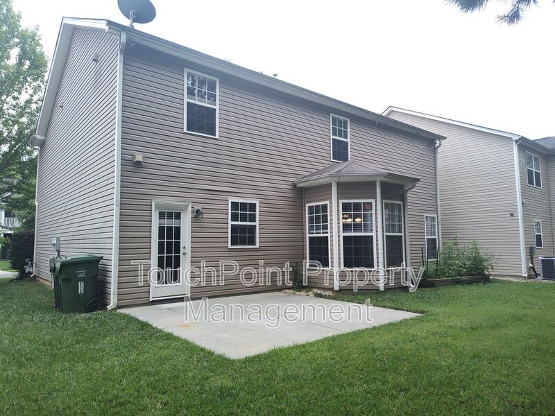 Gorgeous 3 beds, 2.5 bath home located in the Falcon Ridge Community! property image