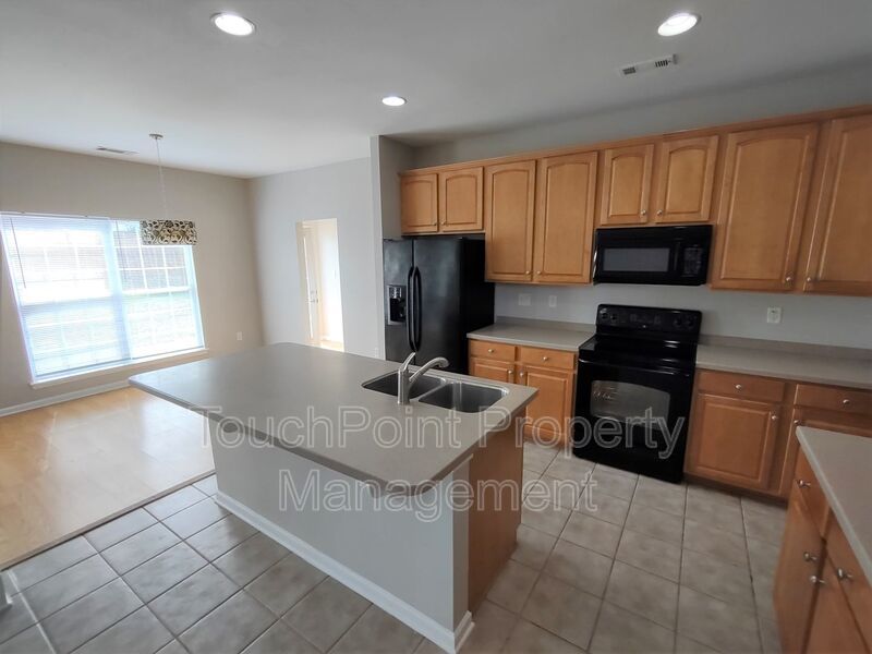 Beautiful Home located in the McCoy Crossing Community! property image