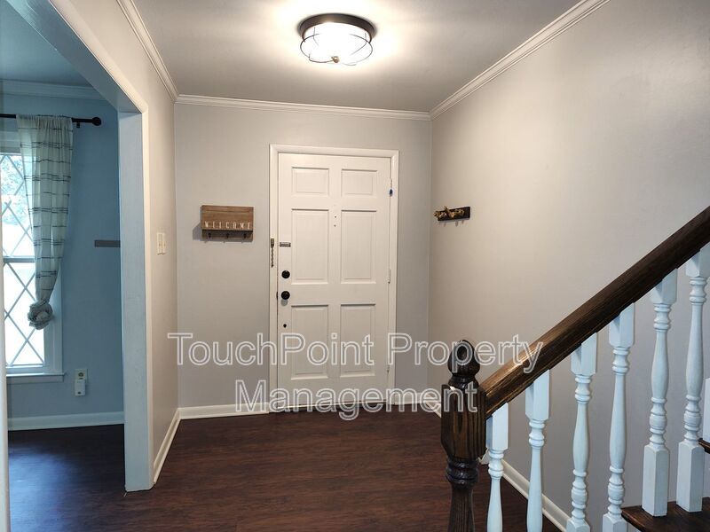 Charming split level home located in the Mcclintock Woods Community in Charlotte! property image