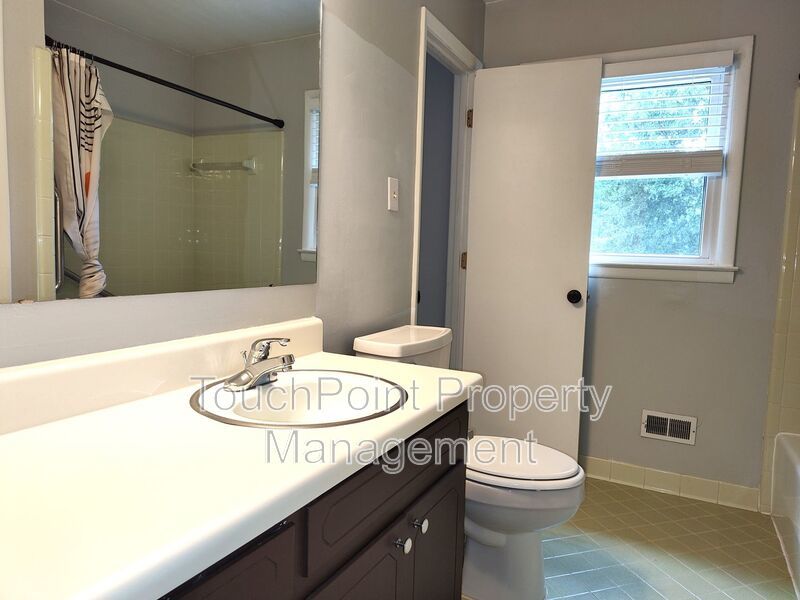 Charming split level home located in the Mcclintock Woods Community in Charlotte! property image