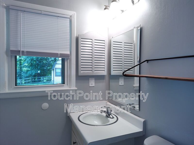 Charming split level home located in the Mcclintock Woods Community in Charlotte! property image