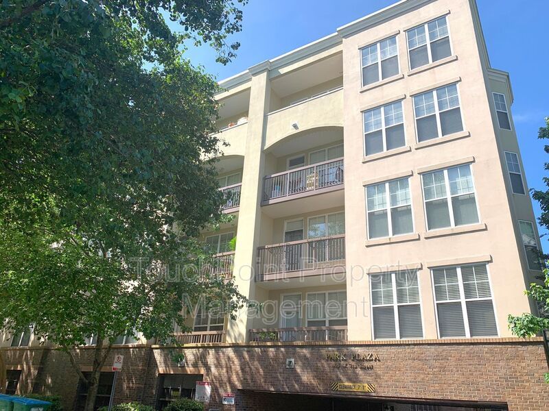Charming Condo Located in Park Plaza Community! property image