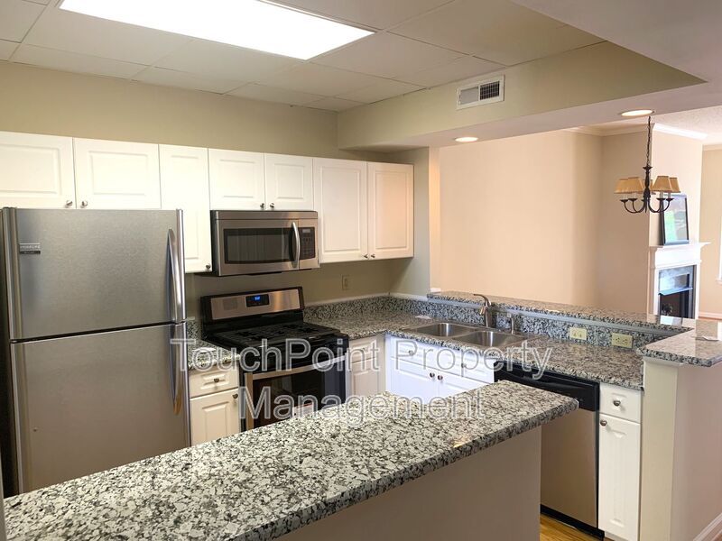 Charming Condo Located in Park Plaza Community! property image