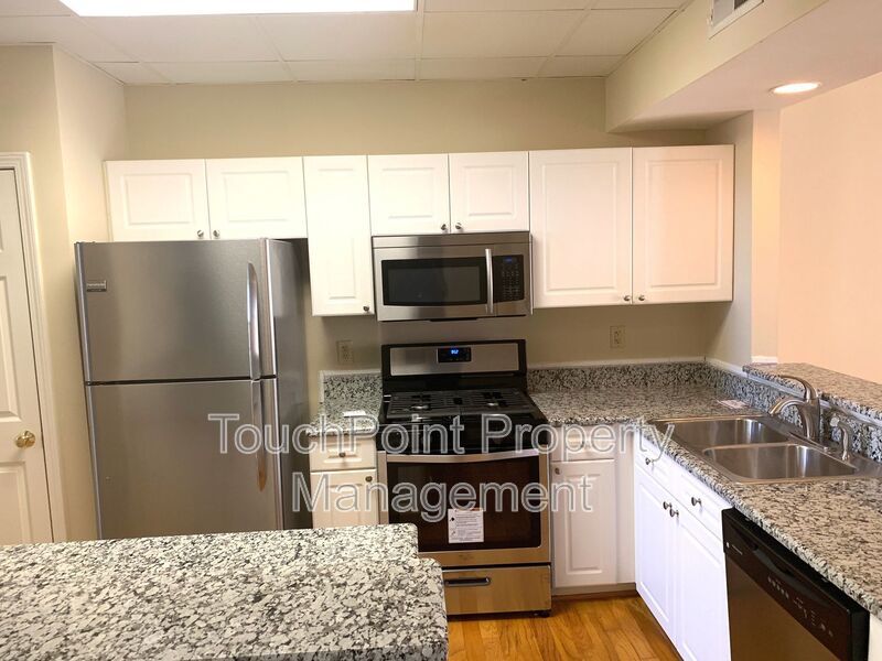 Charming Condo Located in Park Plaza Community! property image