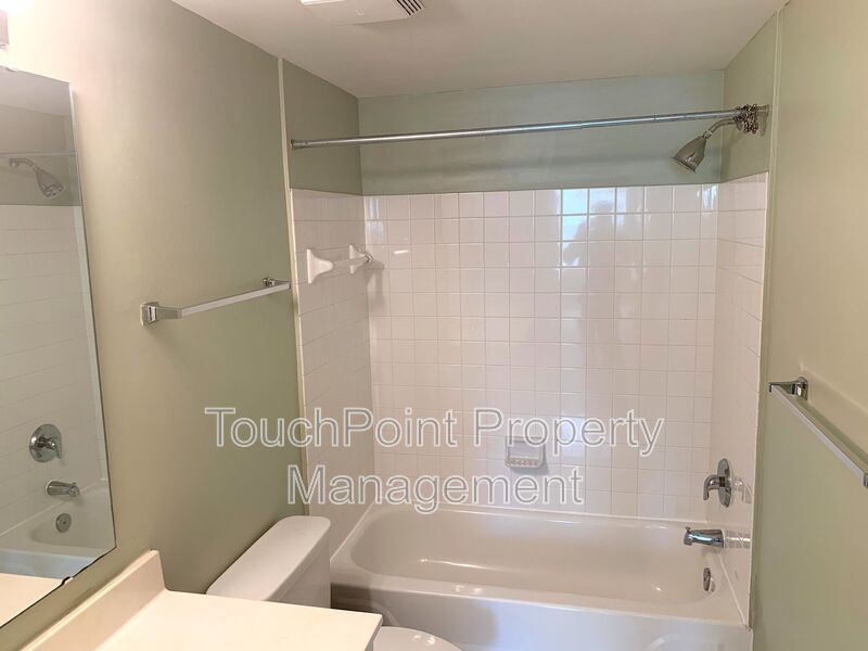 Charming Condo Located in Park Plaza Community! property image