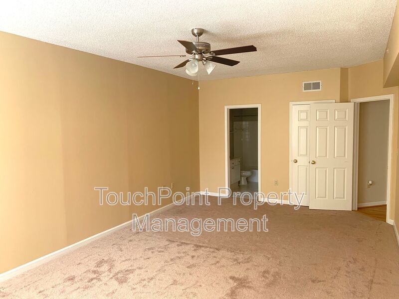 Charming Condo Located in Park Plaza Community! property image