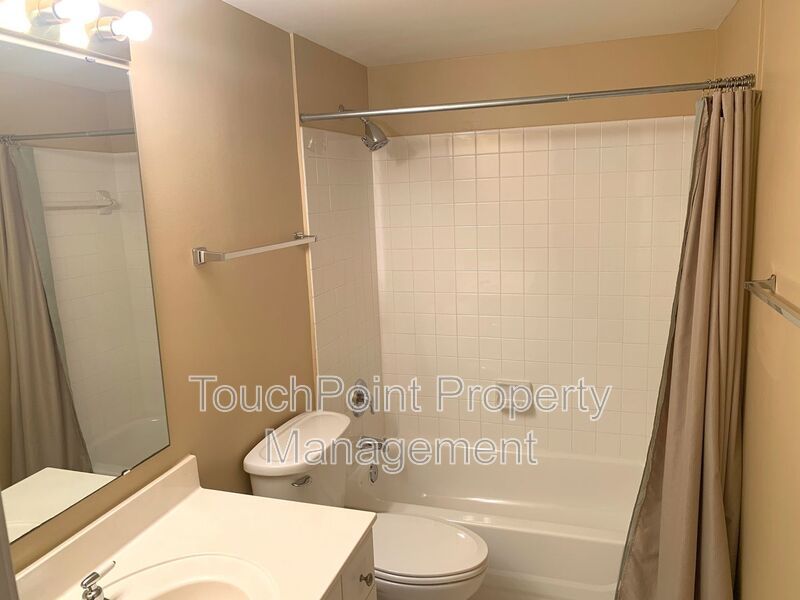 Charming Condo Located in Park Plaza Community! property image