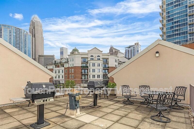 Charming Condo Located in Park Plaza Community! property image