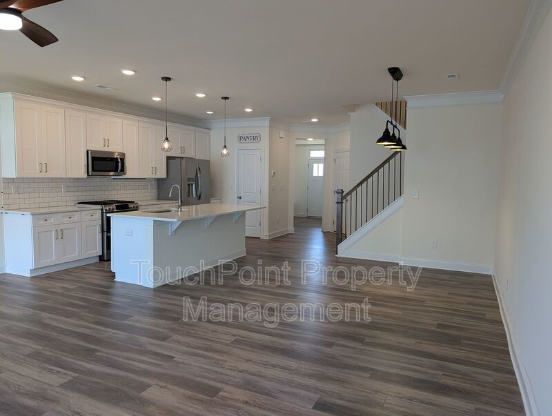 Beautiful 3 Bedroom, 2.5 Bathroom Townhome in Harrisburg Village. Don’t Miss Out! property image