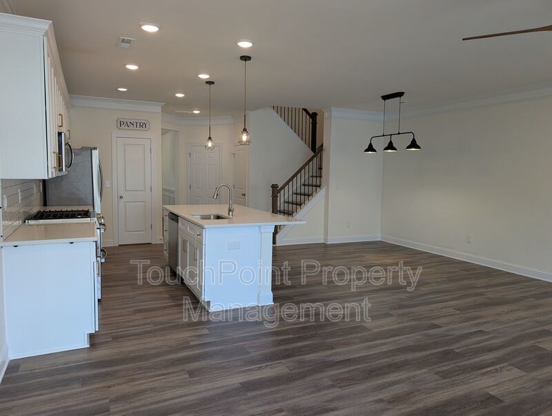 Beautiful 3 Bedroom, 2.5 Bathroom Townhome in Harrisburg Village. Don’t Miss Out! property image