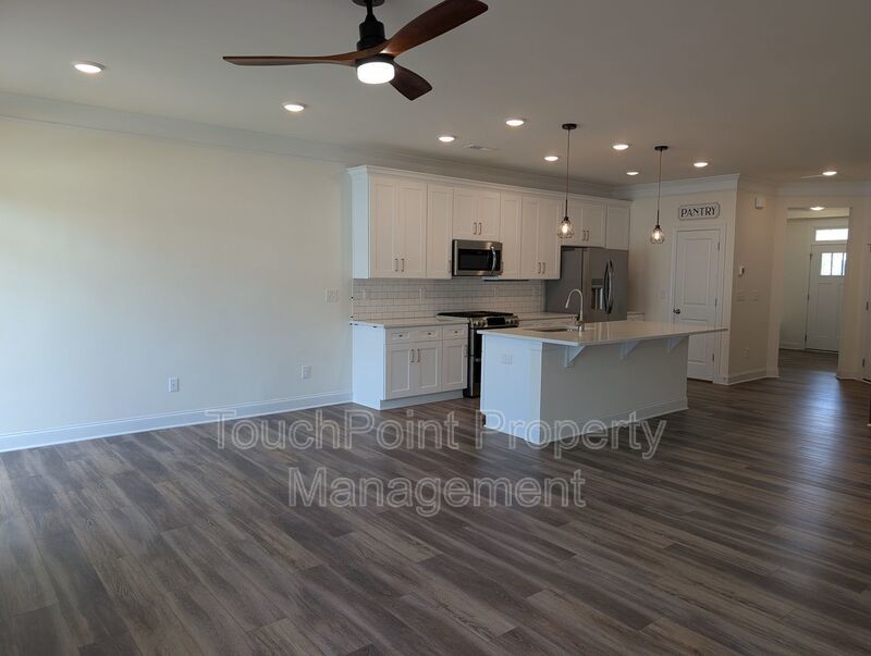 Beautiful 3 Bedroom, 2.5 Bathroom Townhome in Harrisburg Village. Don’t Miss Out! property image