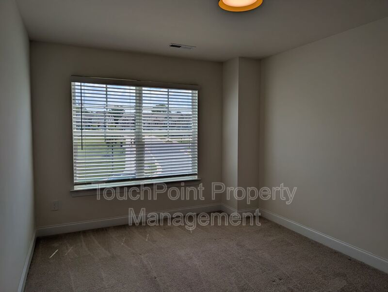 Beautiful 3 Bedroom, 2.5 Bathroom Townhome in Harrisburg Village. Don’t Miss Out! property image