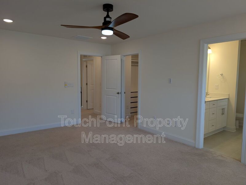 Beautiful 3 Bedroom, 2.5 Bathroom Townhome in Harrisburg Village. Don’t Miss Out! property image