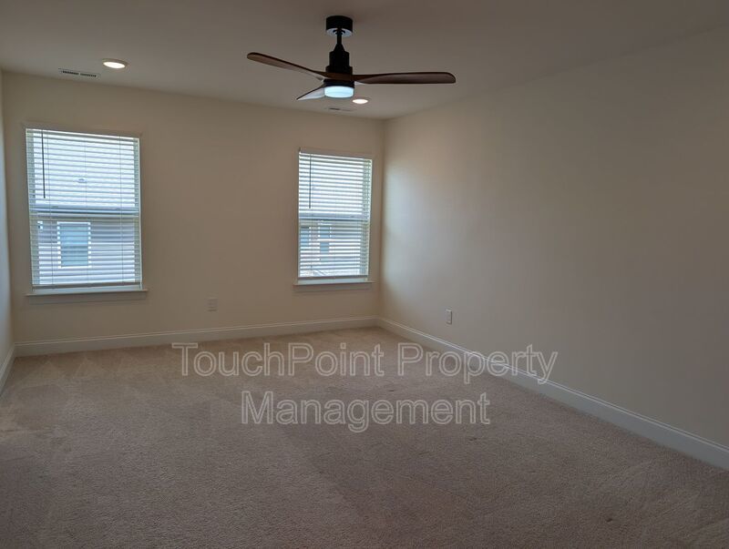 Beautiful 3 Bedroom, 2.5 Bathroom Townhome in Harrisburg Village. Don’t Miss Out! property image