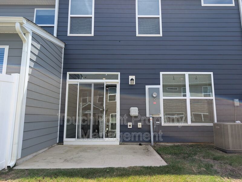 Beautiful 3 Bedroom, 2.5 Bathroom Townhome in Harrisburg Village. Don’t Miss Out! property image