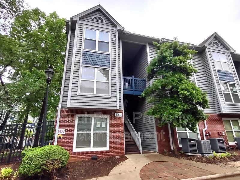 Luxury Condo in Uptown! property image