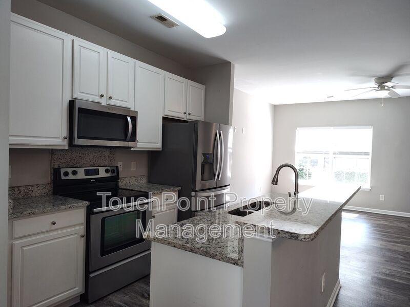 Beautiful 2 Beds, 2.5 bath Townhome located in The Villages at Bent Creek! property image