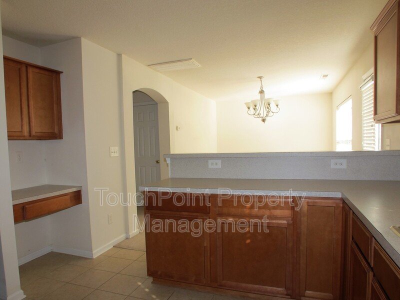 Beautiful 3 bedroom, 2.5 bath home located in the Waterlyn Subdivision! property image