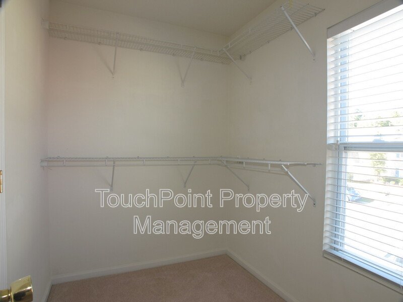 Beautiful 3 bedroom, 2.5 bath home located in the Waterlyn Subdivision! property image