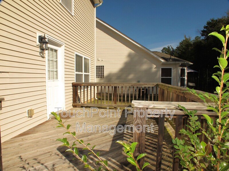 Beautiful 3 bedroom, 2.5 bath home located in the Waterlyn Subdivision! property image