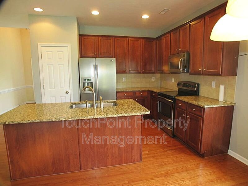Beautiful home located in the Woodbridge neighborhood! property image