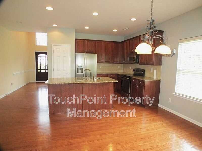 Beautiful home located in the Woodbridge neighborhood! property image