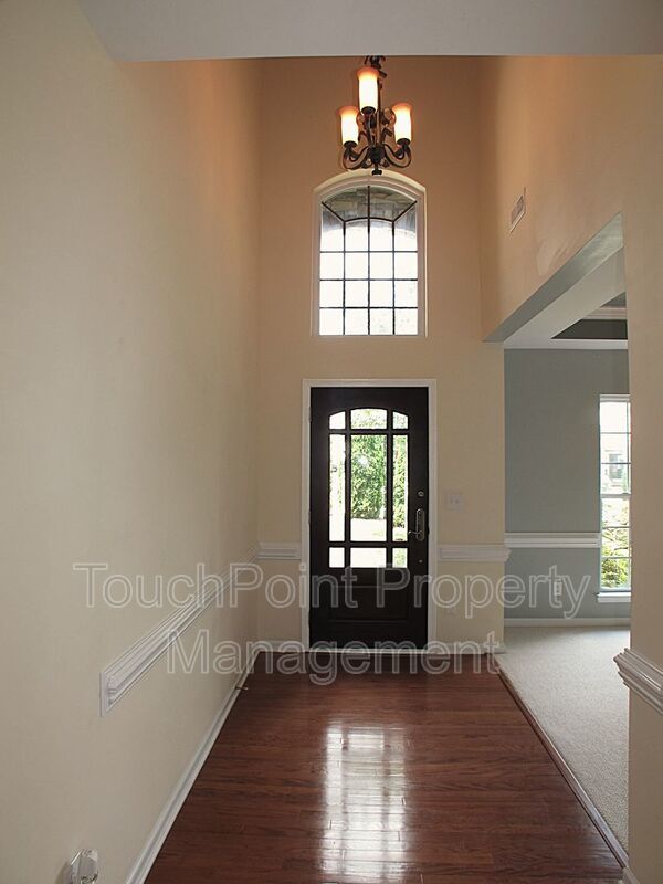 Beautiful home located in the Woodbridge neighborhood! property image