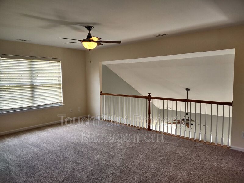 Beautiful home located in the Woodbridge neighborhood! property image