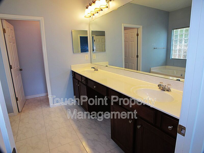 Beautiful home located in the Woodbridge neighborhood! property image