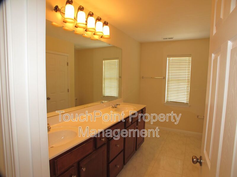 Beautiful home located in the Woodbridge neighborhood! property image