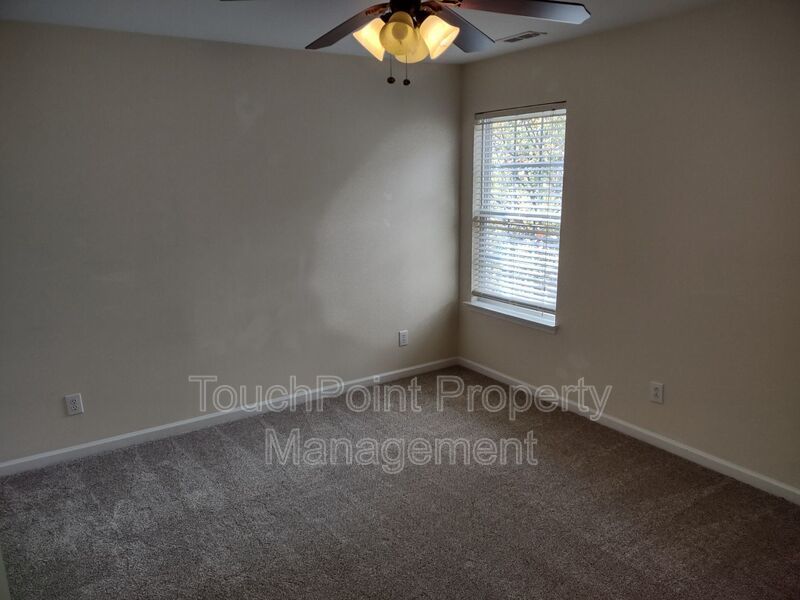 Beautiful home located in the Woodbridge neighborhood! property image
