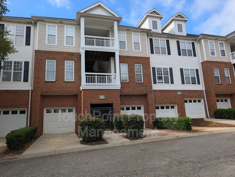 Pristine 2 Bedroom, 2 Bath Condo located in the Walnut Creek Community! property image