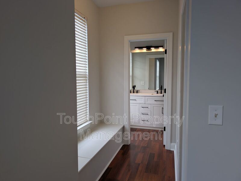 Pristine 2 Bedroom, 2 Bath Condo located in the Walnut Creek Community! property image