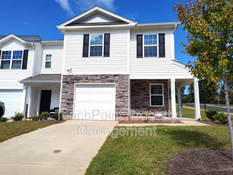 Beautiful, end-unit, townhome located in the Mallard Creek Towns Community in Charlotte! property image