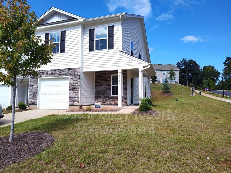 Beautiful, end-unit, townhome located in the Mallard Creek Towns Community in Charlotte! property image