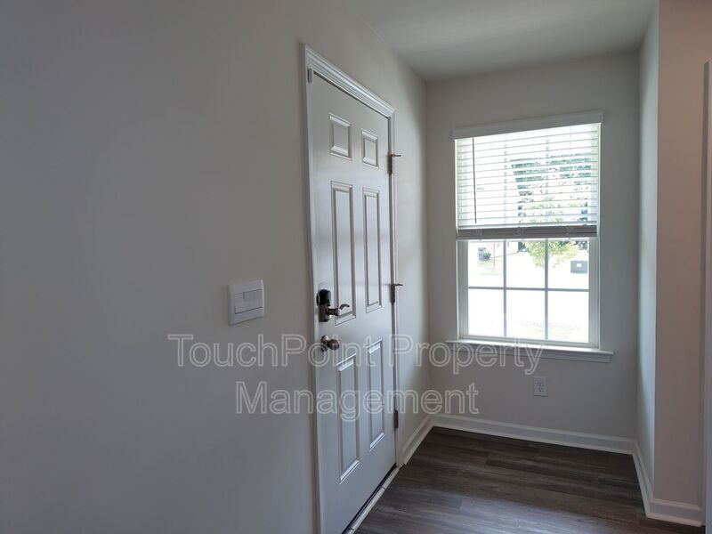 Beautiful, end-unit, townhome located in the Mallard Creek Towns Community in Charlotte! property image