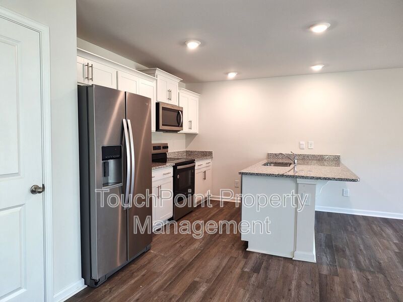Beautiful, end-unit, townhome located in the Mallard Creek Towns Community in Charlotte! property image