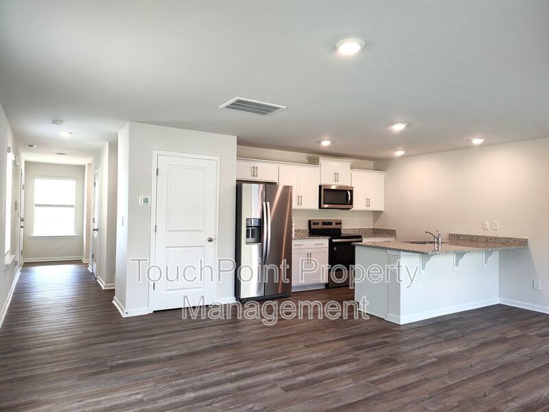 Beautiful, end-unit, townhome located in the Mallard Creek Towns Community in Charlotte! property image