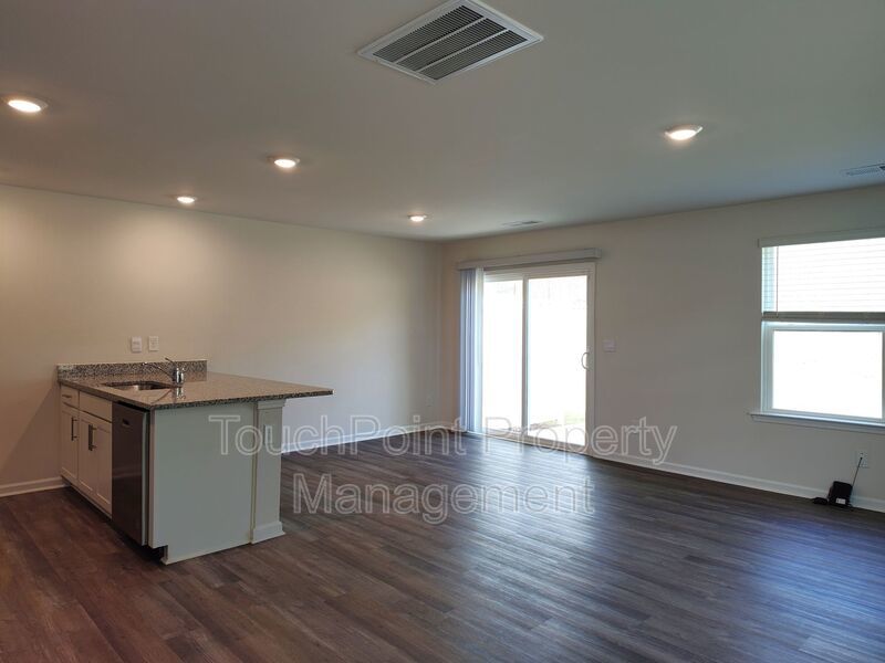 Beautiful, end-unit, townhome located in the Mallard Creek Towns Community in Charlotte! property image