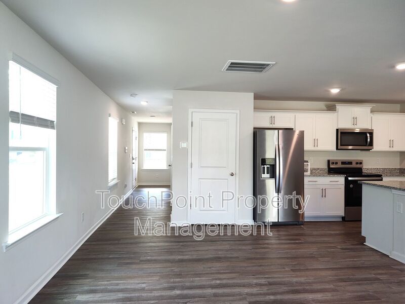 Beautiful, end-unit, townhome located in the Mallard Creek Towns Community in Charlotte! property image