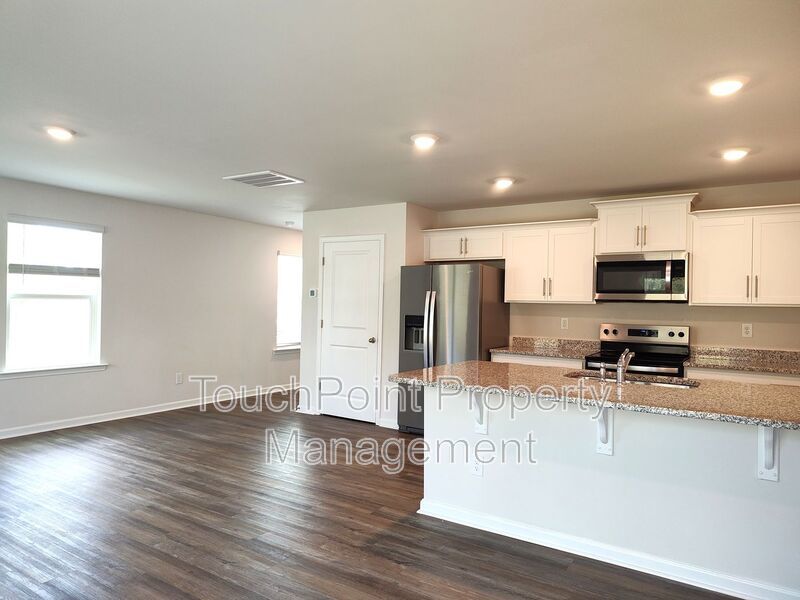 Beautiful, end-unit, townhome located in the Mallard Creek Towns Community in Charlotte! property image