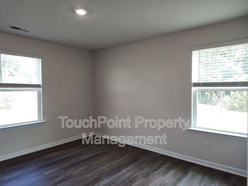 Beautiful, end-unit, townhome located in the Mallard Creek Towns Community in Charlotte! property image