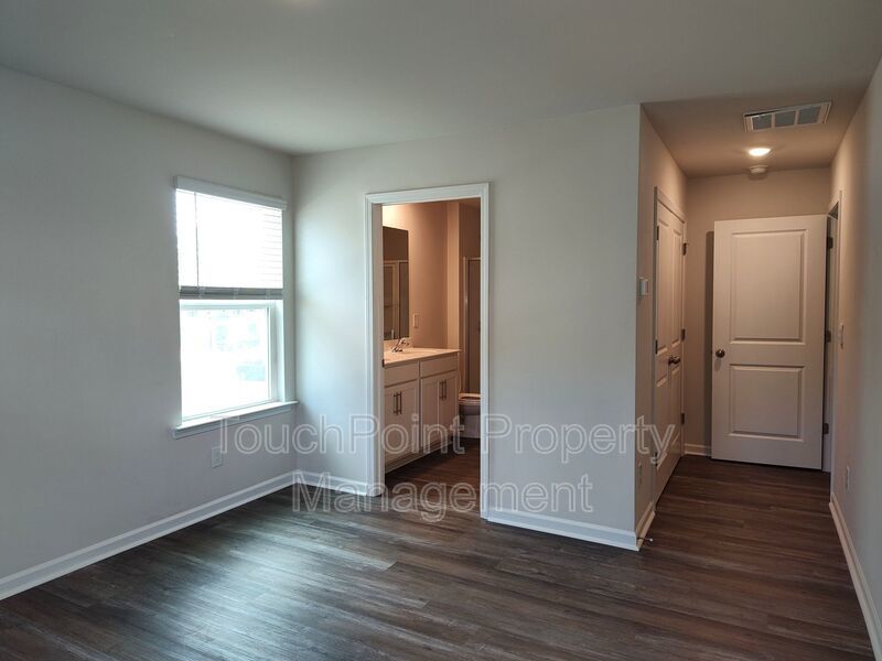 Beautiful, end-unit, townhome located in the Mallard Creek Towns Community in Charlotte! property image